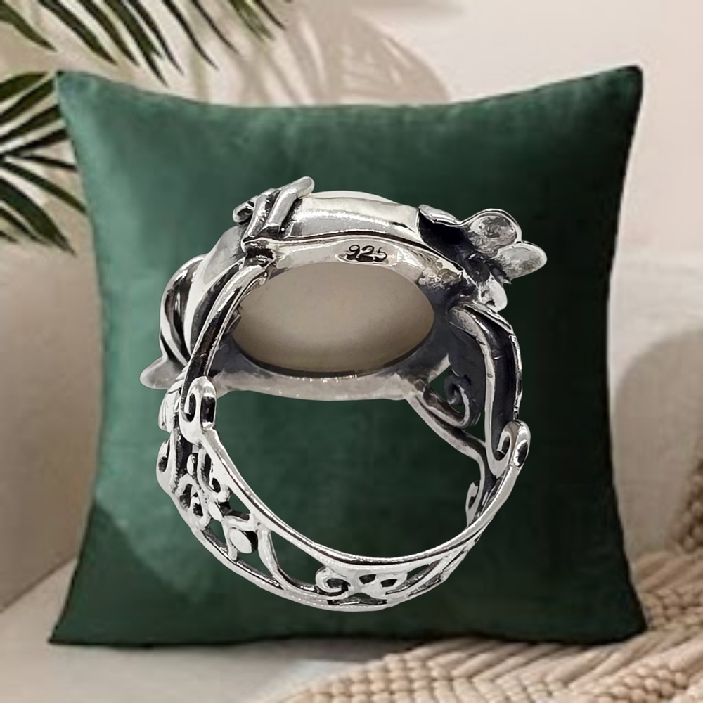 Bali Goddess Carved Bone Floral Sterling Silver Ring. Size 6 - Picture 3 of 4